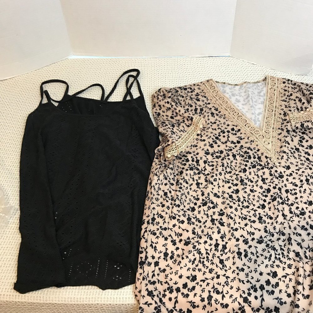 EYELET SPAGHETTI STRAP TOP AND FLORAL LACE TRIM BLOUSE V NECK SIZE XL